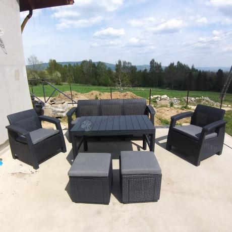 Zestaw ogrodowy z podnoszonym stolikiem Corfu Set Lyon Max Grafitowy + pufy