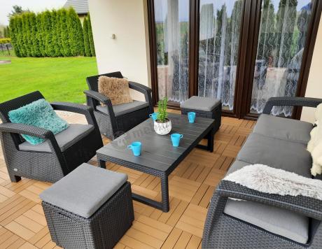 Zestaw ogrodowy z podnoszonym stolikiem Corfu Set Lyon Max Grafitowy + pufy