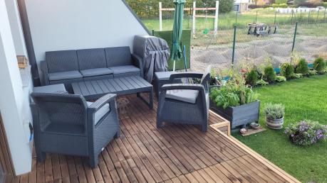 Zestaw ogrodowy z podnoszonym stolikiem Corfu Set Lyon Max Grafitowy + pufy