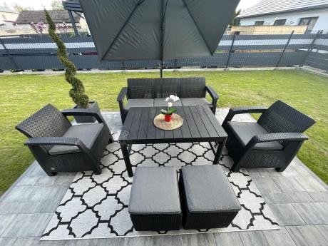 Zestaw ogrodowy z podnoszonym stolikiem Corfu Set Lyon Max Grafitowy + pufy