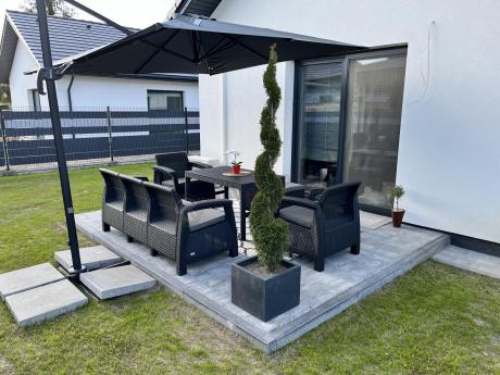 Zestaw ogrodowy z podnoszonym stolikiem Corfu Set Lyon Max Grafitowy + pufy