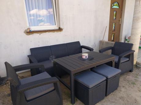 Zestaw ogrodowy z podnoszonym stolikiem Corfu Set Lyon Max Grafitowy + pufy