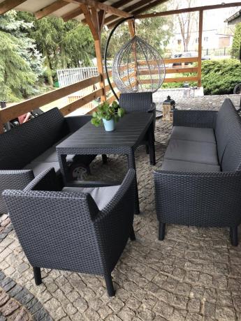 Zestaw ogrodowy z podnoszonym stolikiem