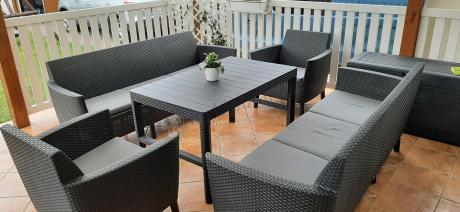 Zestaw ogrodowy z podnoszonym stolikiem