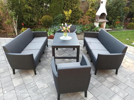 Zestaw ogrodowy z podnoszonym stolikiem