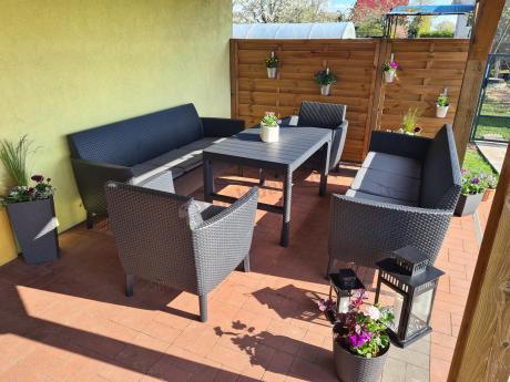 Zestaw ogrodowy z podnoszonym stolikiem