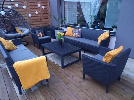 Zestaw ogrodowy z podnoszonym stolikiem