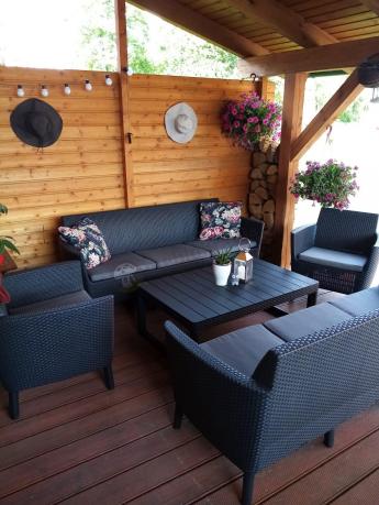 Zestaw ogrodowy z podnoszonym stolikiem