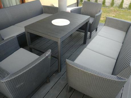 Zestaw ogrodowy z podnoszonym stolikiem