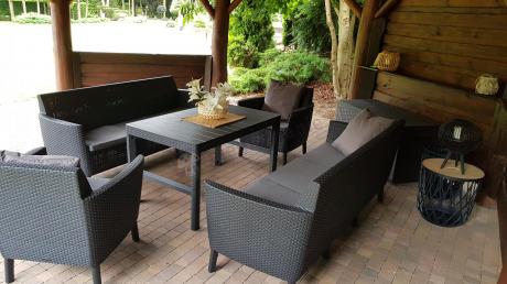 Zestaw ogrodowy z podnoszonym stolikiem