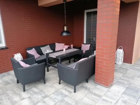 Zestaw ogrodowy z podnoszonym stolikiem