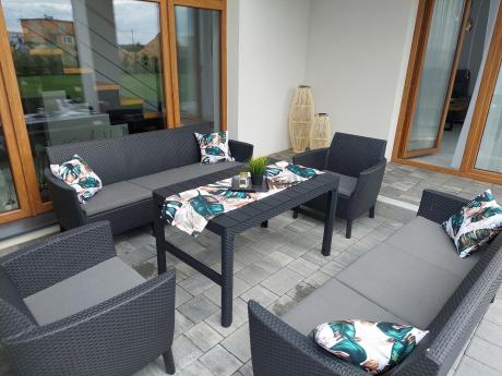 Zestaw ogrodowy z podnoszonym stolikiem