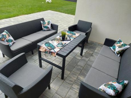 Zestaw ogrodowy z podnoszonym stolikiem