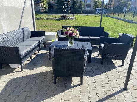 Zestaw ogrodowy z podnoszonym stolikiem
