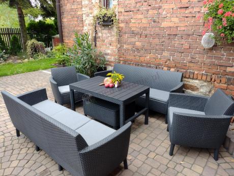 Zestaw ogrodowy z podnoszonym stolikiem