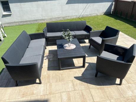 Zestaw ogrodowy z podnoszonym stolikiem