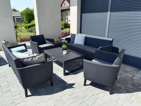 Zestaw ogrodowy z podnoszonym stolikiem