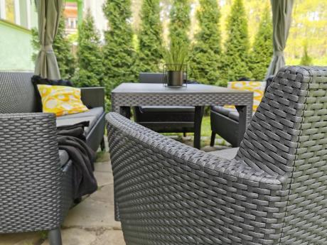 Zestaw ogrodowy z podnoszonym stolikiem