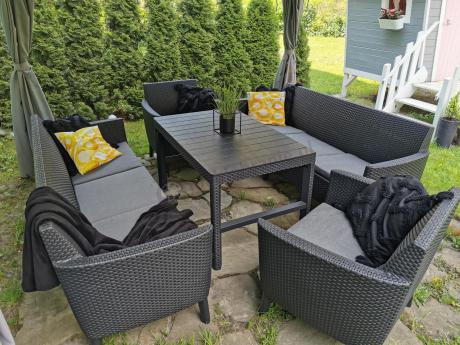 Zestaw ogrodowy z podnoszonym stolikiem