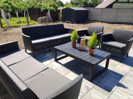 Zestaw ogrodowy z podnoszonym stolikiem