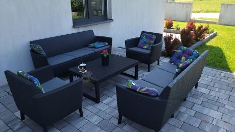 Zestaw ogrodowy z podnoszonym stolikiem