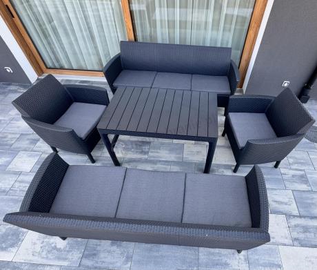 Zestaw ogrodowy z podnoszonym stolikiem