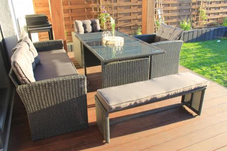 Ciemnoszare meble do ogrodu