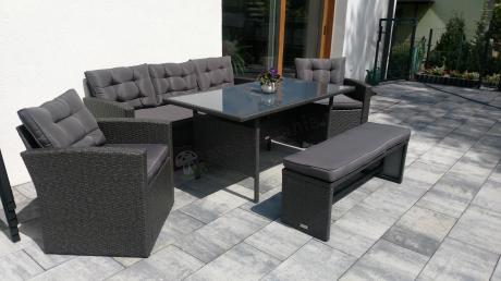 Ciemnoszare meble do ogrodu