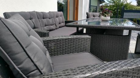 Ciemnoszare meble do ogrodu