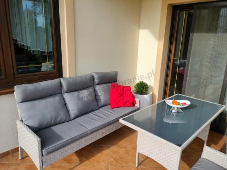 Zestaw szarych mebli technorattanowych obiadowych z wysokimi oparciami Lirata Dining