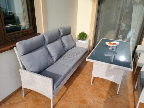 Zestaw szarych mebli technorattanowych obiadowych z wysokimi oparciami Lirata Dining