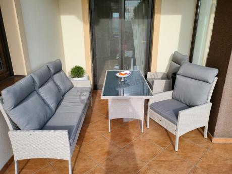 Zestaw szarych mebli technorattanowych obiadowych z wysokimi oparciami Lirata Dining