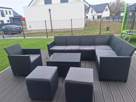 Zestaw z narożnikiem 172 x 222 cm, fotelem, dwiema pufami i stolikiem skrzynią