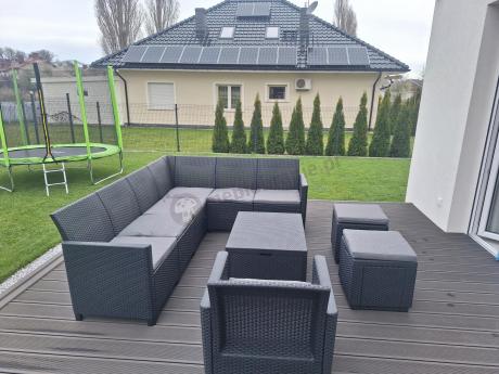 Zestaw z narożnikiem 172 x 222 cm, fotelem, dwiema pufami i stolikiem skrzynią