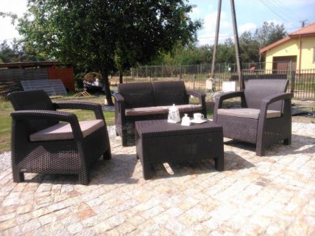 Brązowe meble ogrodowe technorattan look Corfu Curver