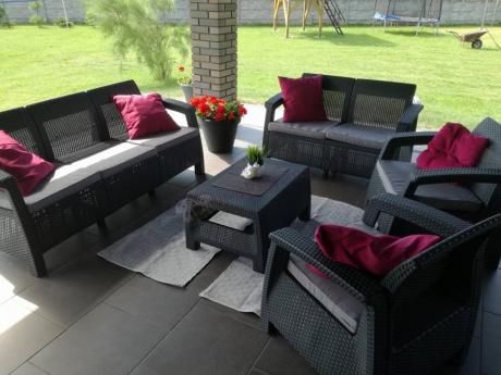 Curver zestaw mebli ogrodowych Corfu Anthracite w eleganckiej aranżacji