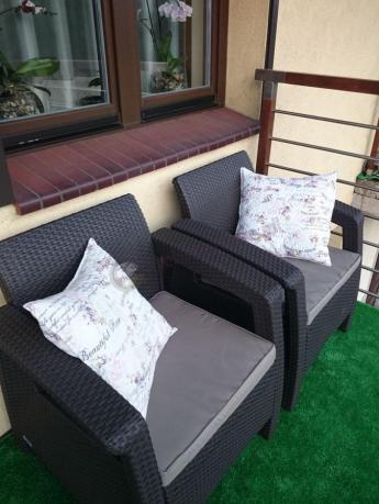 Meble ogrodowe Corfu Set Curver z ładnymi poduszkami