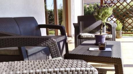 Meble ogrodowe Corfu Set ozdobione lawendowym drzewkiem
