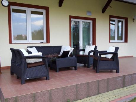 Meble technorattan Corfu z limitowanej edycji z czekoladowymi poduszkami