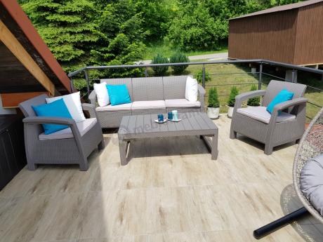 Niedrogie meble ogrodowe z podnoszonym stołem seria Corfu