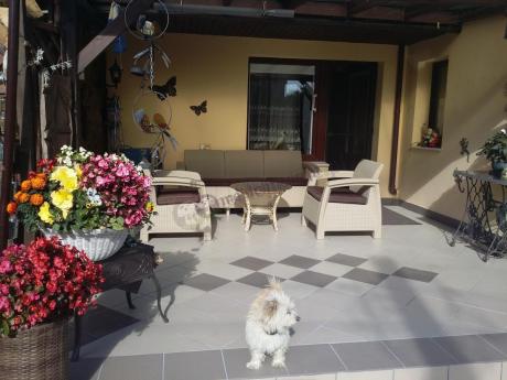 Ogrodowy zestaw Corfu Set w kolorze piaskowym na eleganckich płytkach