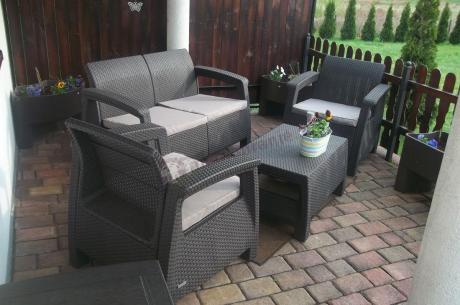 Zestaw Corfu Set Curver brązowy ozdobiony kwiatami