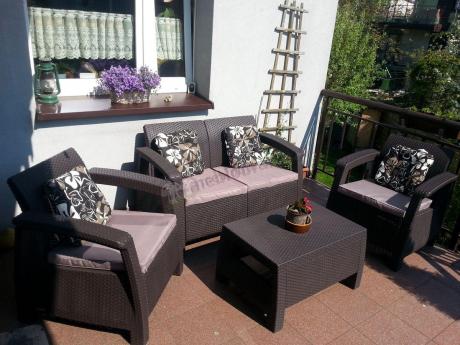 Zestaw Corfu Set Curver brązowy w ładnej aranżacji