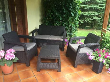 Zestaw Corfu Set Curver ozdobiony kwiatami