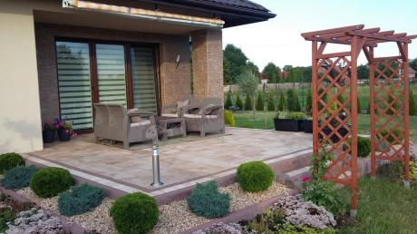 Zestaw ogrodowy Corfu Set Cappuccino Keter Curver na tarasie