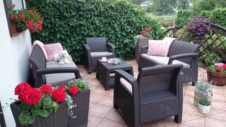 Zestaw wypoczynkowy na taras dla siedmiu osób Corfu Curver Triple Max