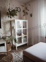 Aranżacja: Actona Eton biała przeszklona witryna 80x137cm