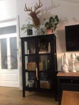 Aranżacja: Actona Eton czarna przeszklona witryna 80x137cm