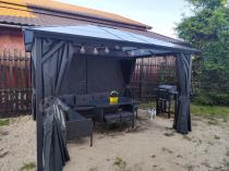 Aranżacja: Altana ogrodowa z dachem z poliwęglanu z zasłonami i moskitierą - Havero 3x3,5 Antracite