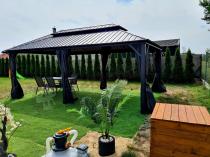 Aranżacja: Aluminiowa altana ogrodowa 3x6 ze stalowym dachem i zasłonami - Hater